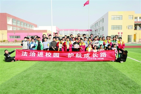 近年来,菏泽市中级人民法院坚持审判执行工作与服务大局有机融合,精准聚焦高质量发展的法治需求,持续开展“菏”法护航系列活动